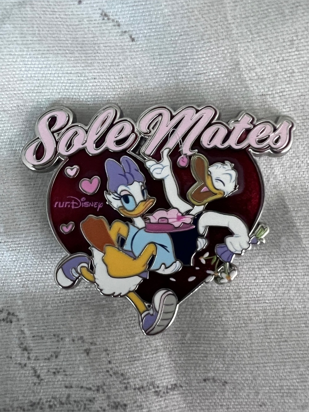 Disney | NWOT runDisney Donald Daisy Pin